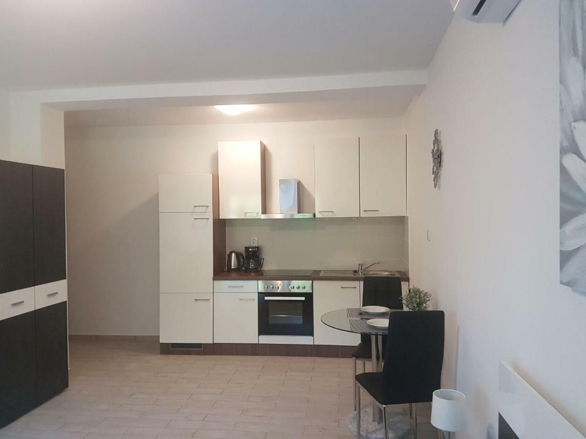 סנג' Apartments Lucija מראה חיצוני תמונה