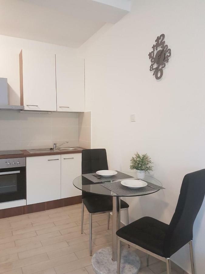 סנג' Apartments Lucija מראה חיצוני תמונה