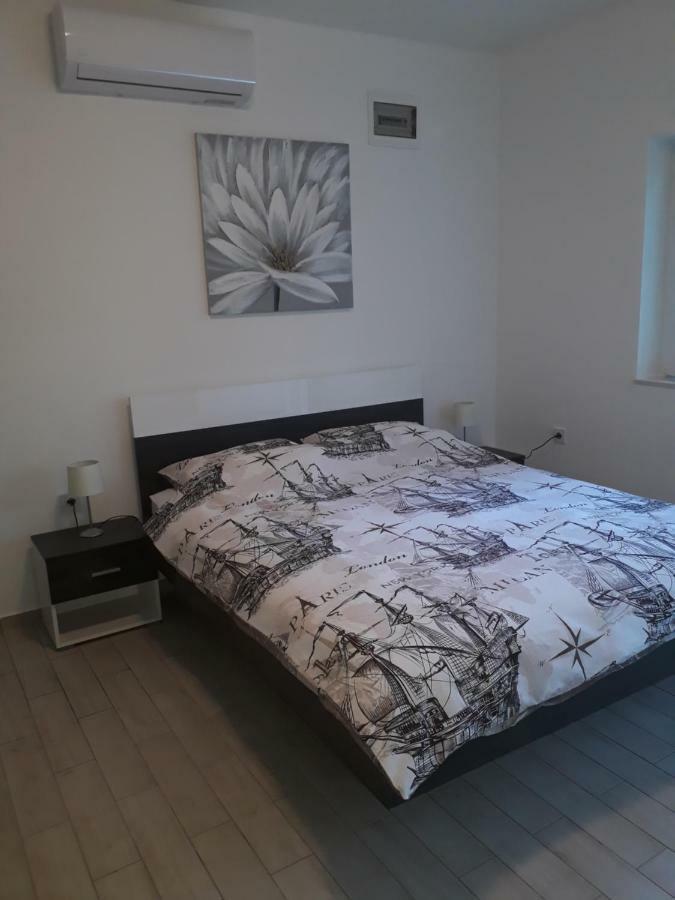 סנג' Apartments Lucija מראה חיצוני תמונה