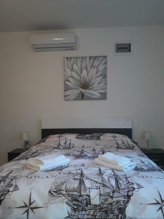סנג' Apartments Lucija מראה חיצוני תמונה